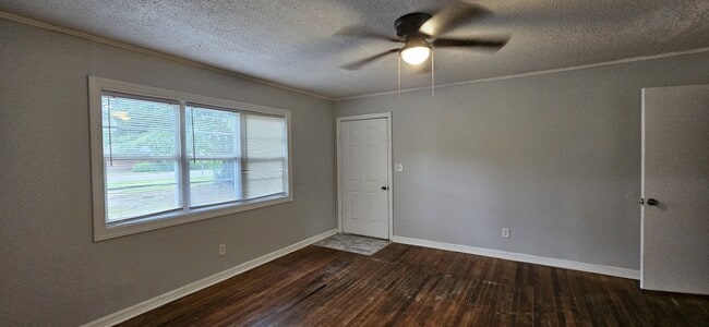 Building Photo - 1528 S Park Ave