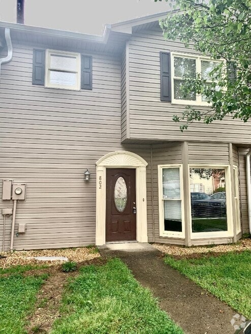Building Photo - 802 Hillsboro Ln