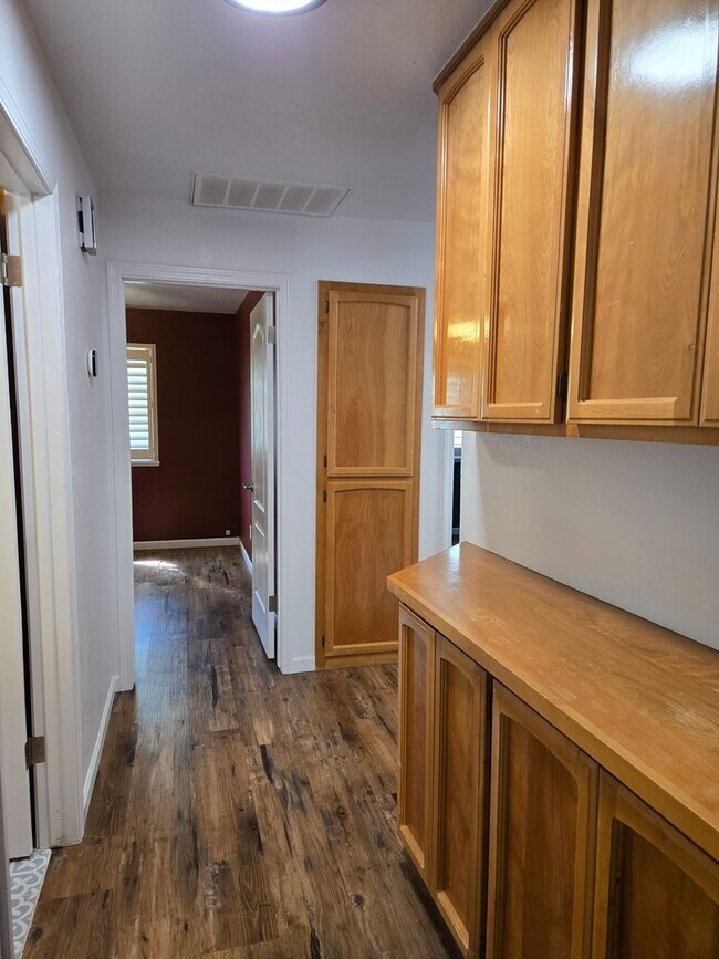 Building Photo - Charming 3BD/2BA Home in Quiet Cul-De-Sac with Solar & Included Landscaping