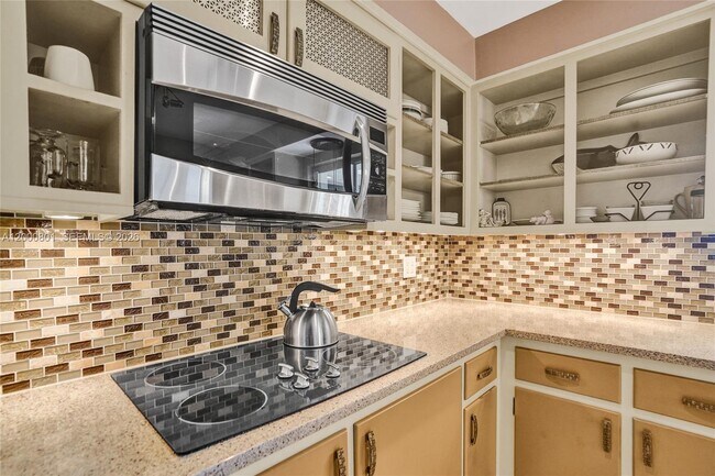 Building Photo - 417 NE 29th St