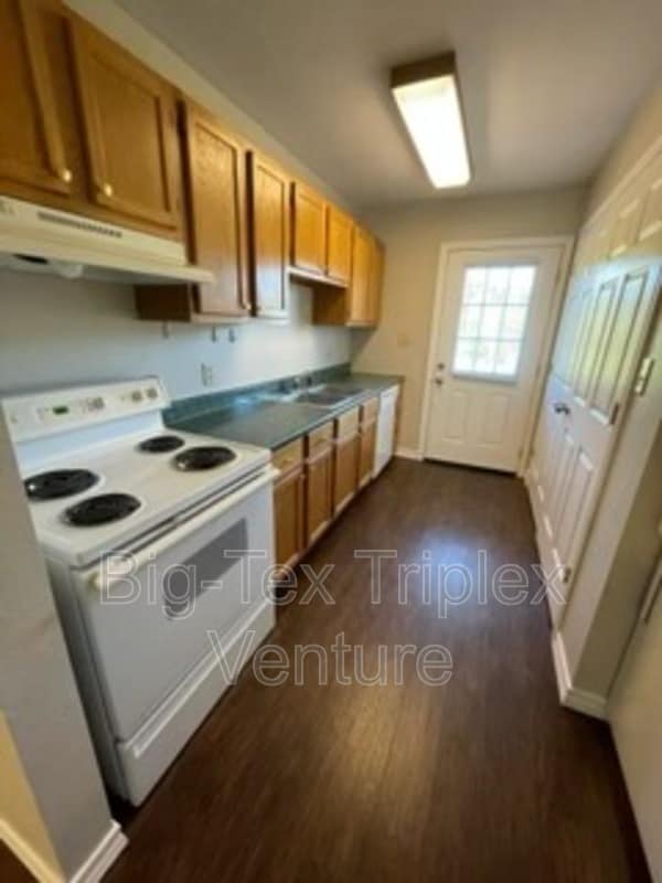 Building Photo - 278 N Pecan St