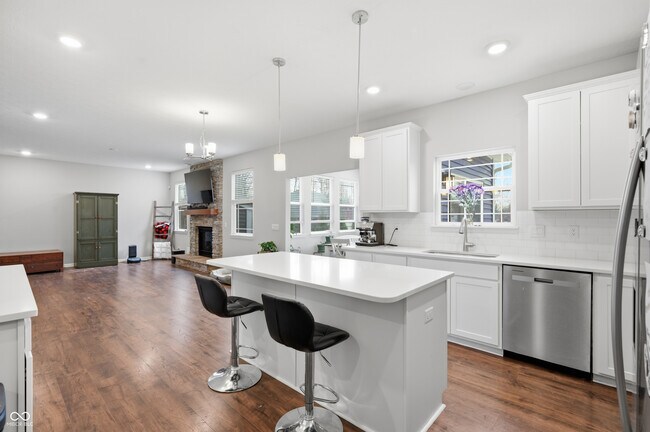 Building Photo - 7683 Fairwood Blvd
