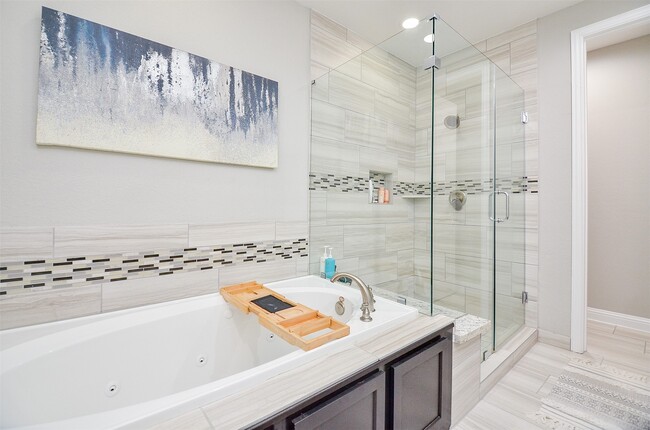 Building Photo - 1223 W 19th St