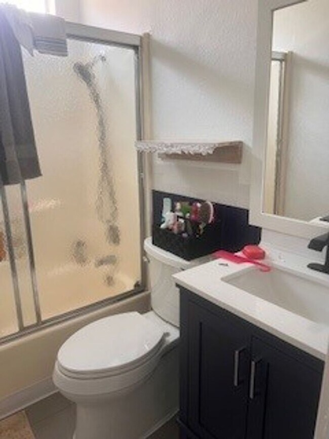 Building Photo - Remodeled in 2025 Home in Peacock Hills 55+