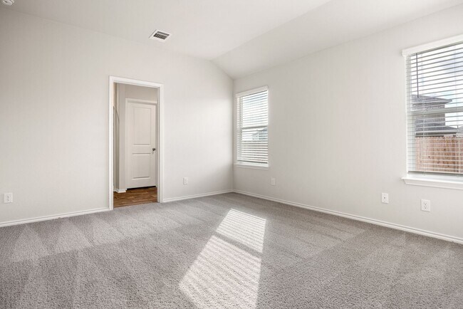 Building Photo - Beautiful 3 Bed Home in Preserve at Medina | Granite Counters, Covered Patio & Community Amenities