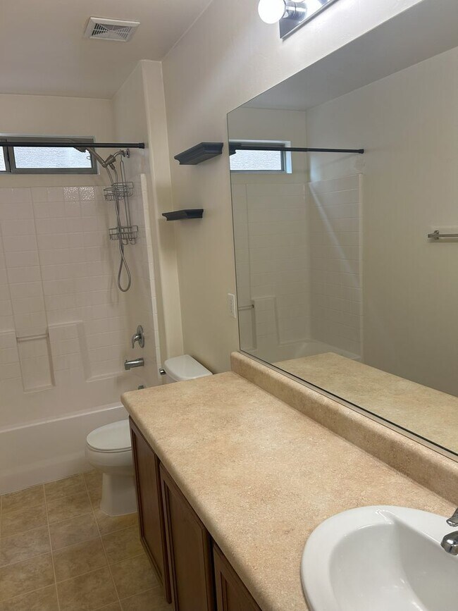 Building Photo - Save with SOLAR Unfurnished  1 loft -  2 c...