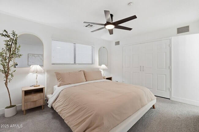 Building Photo - 8614 E Jackrabbit Rd