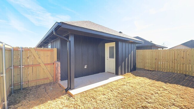 Building Photo - 11403 University Drive