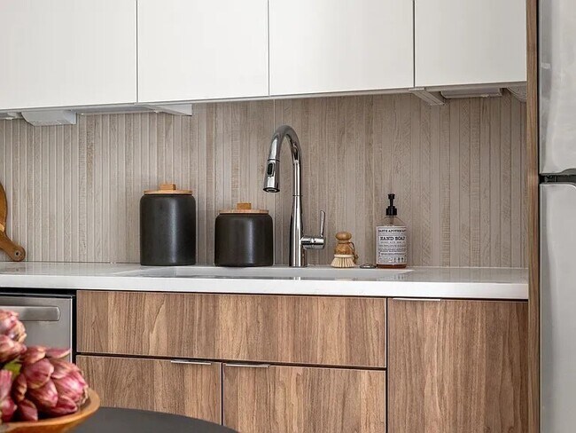 Building Photo - 87 Oxford St