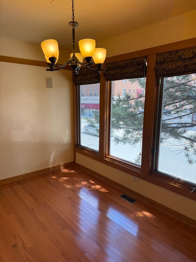 Building Photo - 429 S Oak Park Ave