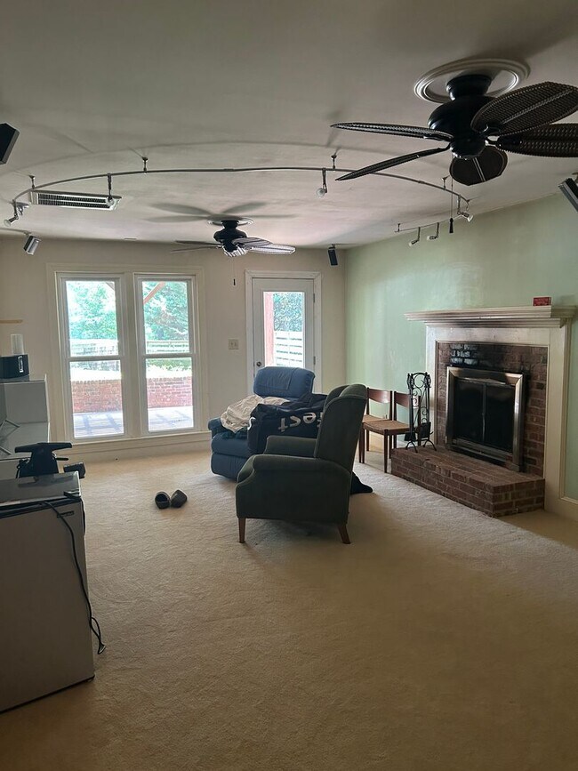 Building Photo - 921 Vestavia Woods Dr