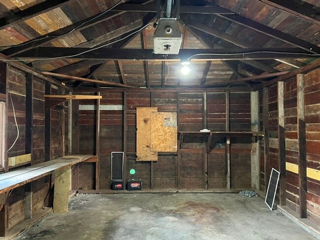 Building Photo - 2Bd/1Ba Single Story House w/ Basement - A...