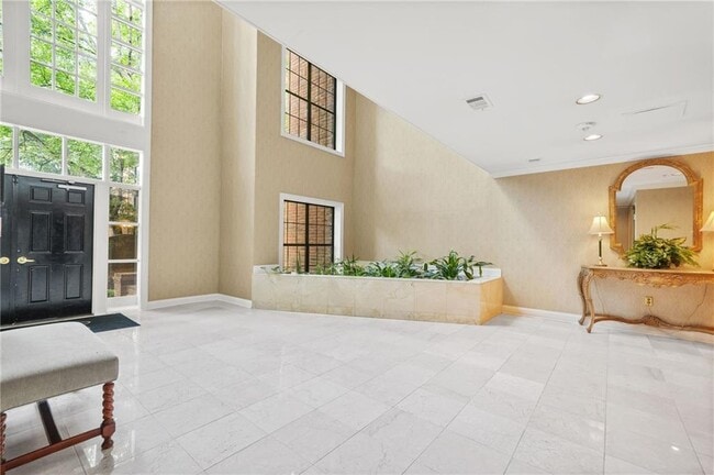 Building Photo - 27404 Plantation Dr NE