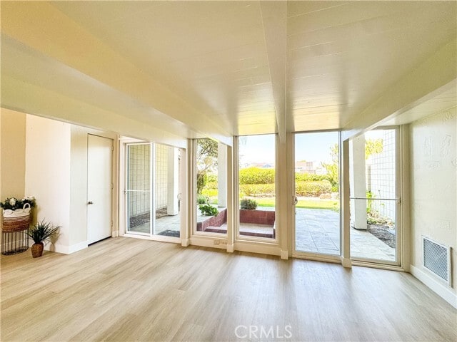 Building Photo - 16355 Wimbledon Ln