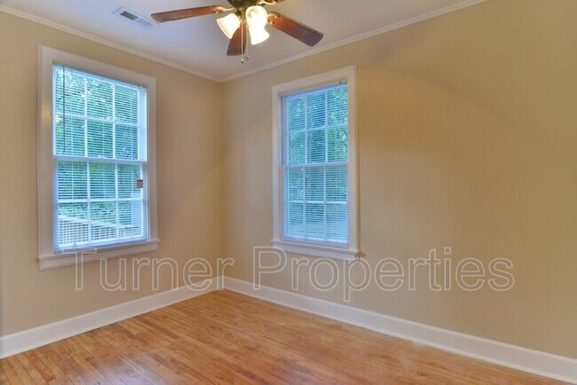 Building Photo - 2729 Kingswood Dr