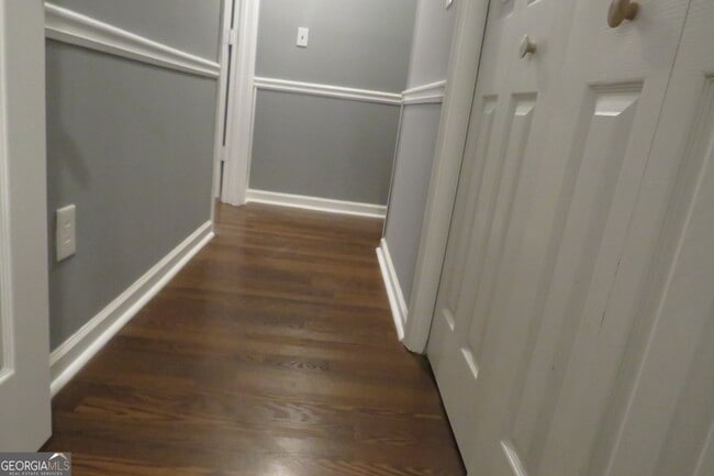 Building Photo - 1105 Hampton Rd