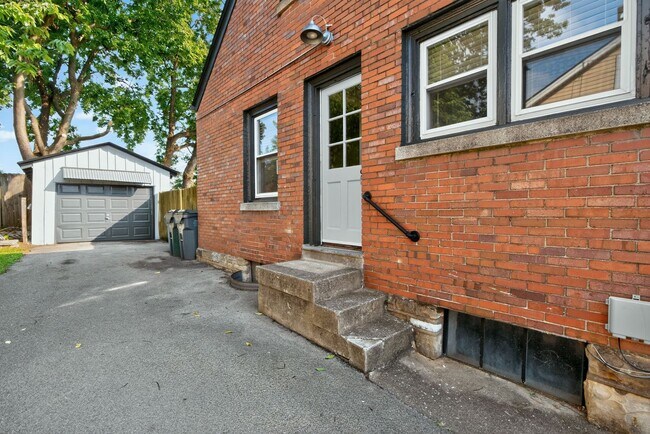 Building Photo - 721 Headley Ave