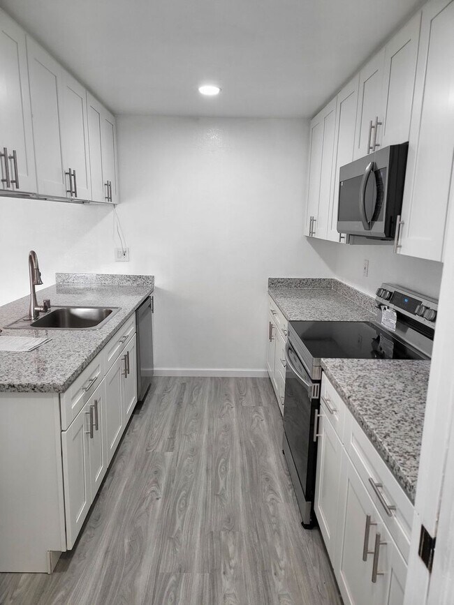 Building Photo - Beautifully remodeled 3 bedroom, 2 bath Home with bonus room