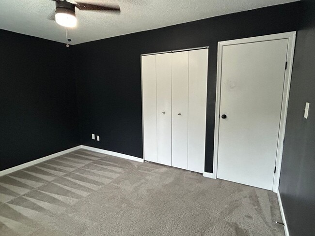 Building Photo - Wonderful 4 bed, 2.5 bath Single Family Ho...
