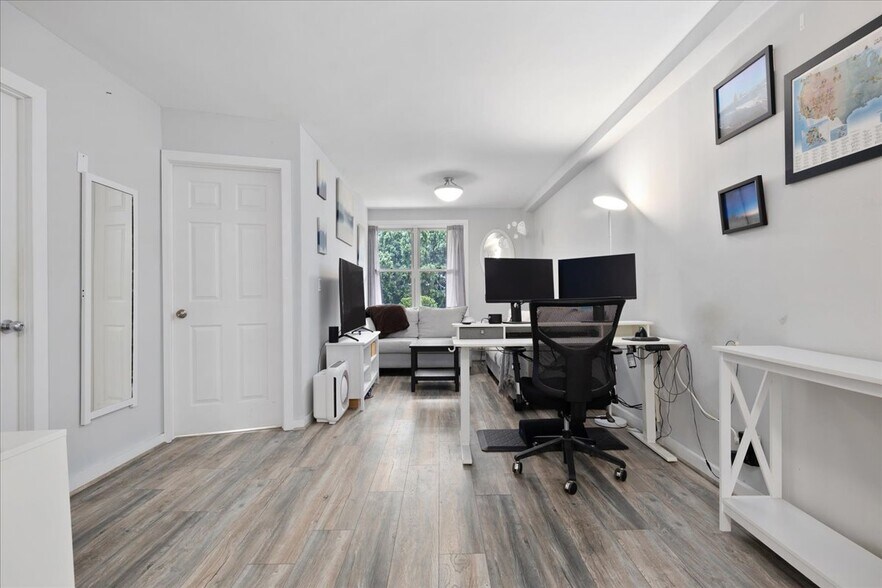 Building Photo - 700 Summer St