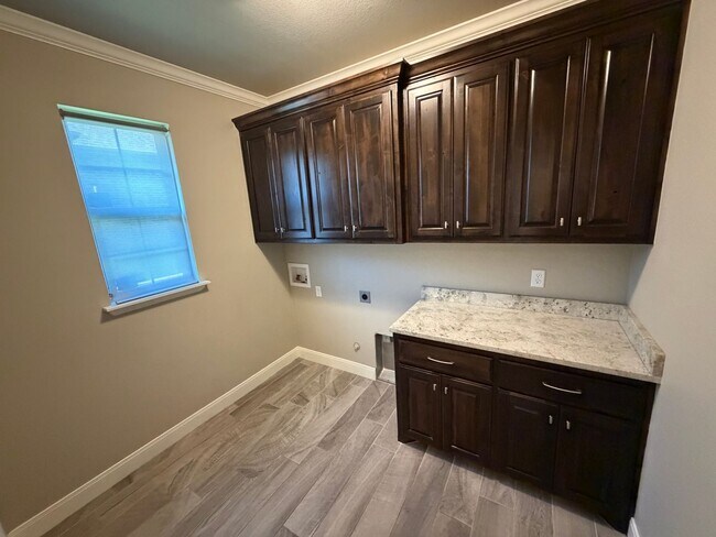 Building Photo - 6502 Isabella Dr