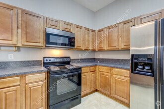 Building Photo - 3 Bed/2 Bath Ground Floor Apartment in Gat...