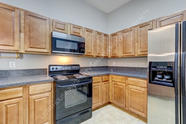 Primary Photo - 3 Bed/2 Bath Ground Floor Apartment in Gat...