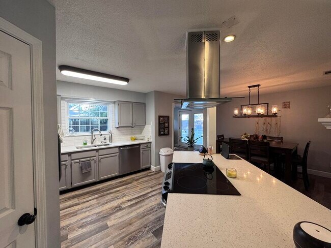 Building Photo - 315 Parkwood Pl