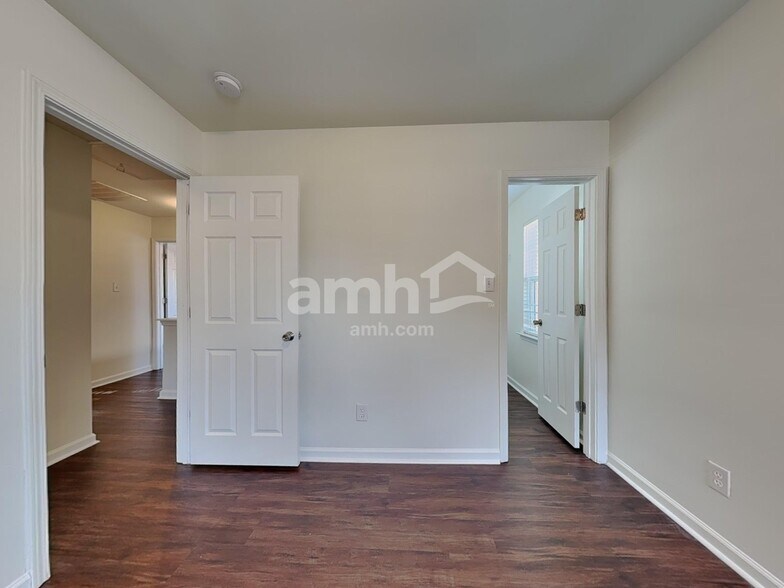 Building Photo - 3104 Gross Ave