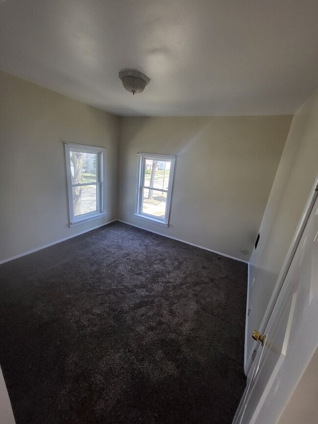 Building Photo - 327-329 6th Ave