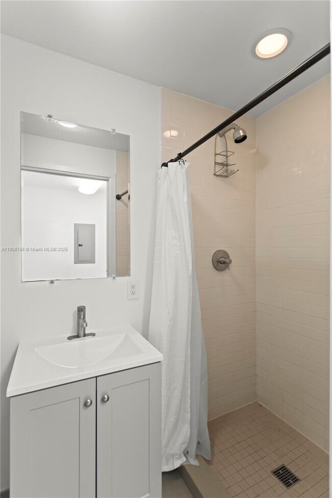 Building Photo - 350 Ocean Dr