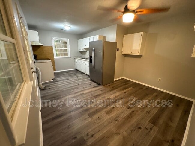 Building Photo - 1602 Ballymena Dr