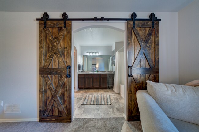 Building Photo - 7423 Sand Lake Heights