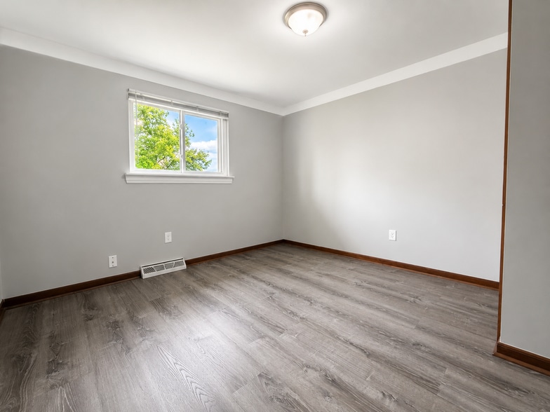 Building Photo - 27085 Campau Ln