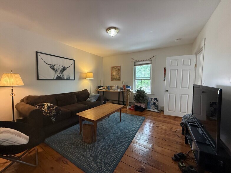 Primary Photo - 89 Arsenal St