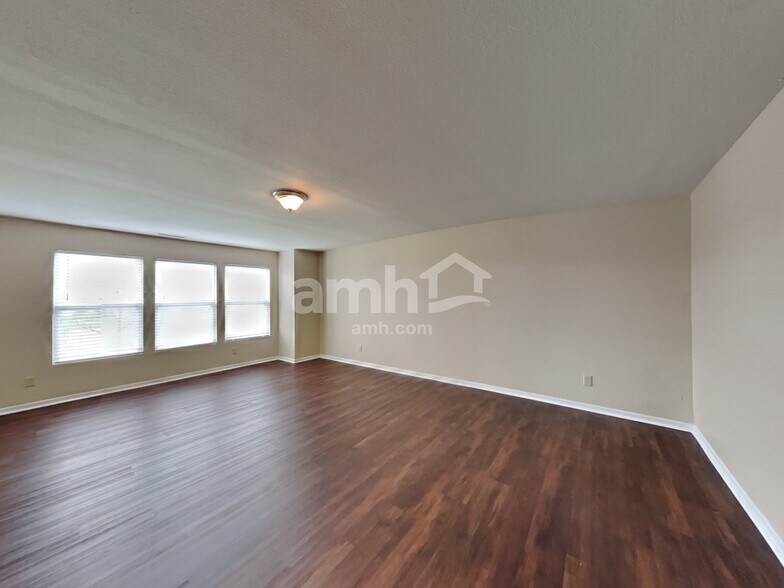 Building Photo - 10522 McClain Dr