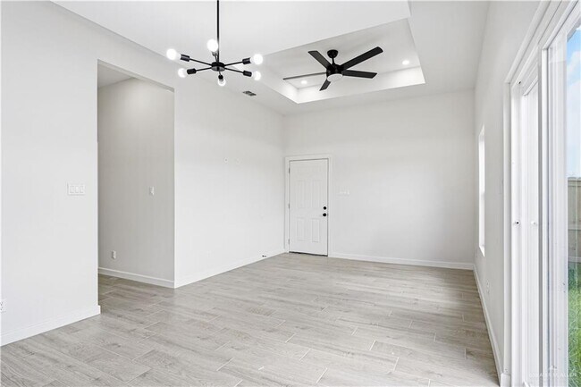 Building Photo - 14 Notre Dame Ave