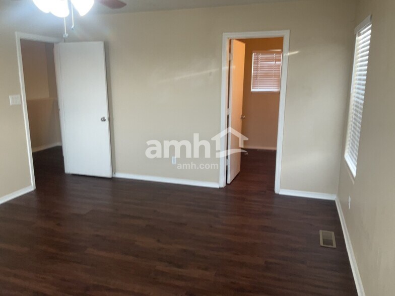 Building Photo - 5205 Caprock Dr NE