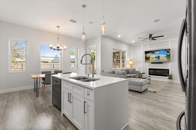 Building Photo - 668 Overspin Dr