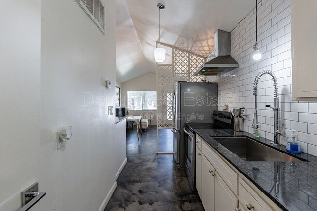 Building Photo - 2309 S College Ave