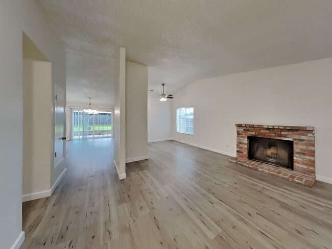 Building Photo - Freshly Remodeled 4/2 House in Oakley Available Now!