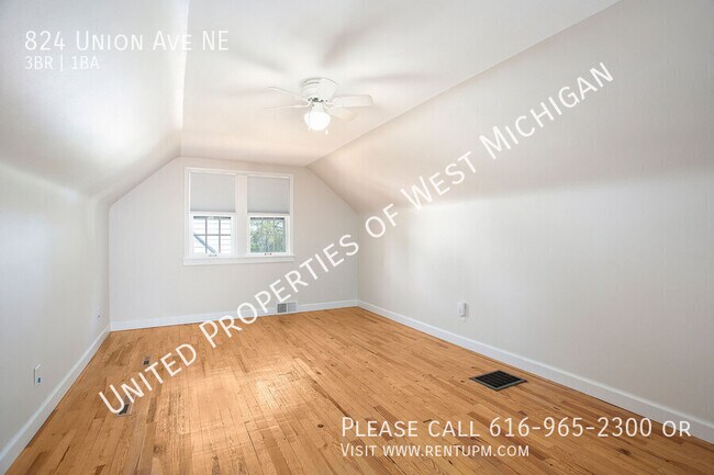 Building Photo - Available Now | 3 Bedroom 1 Bath Single Fa...