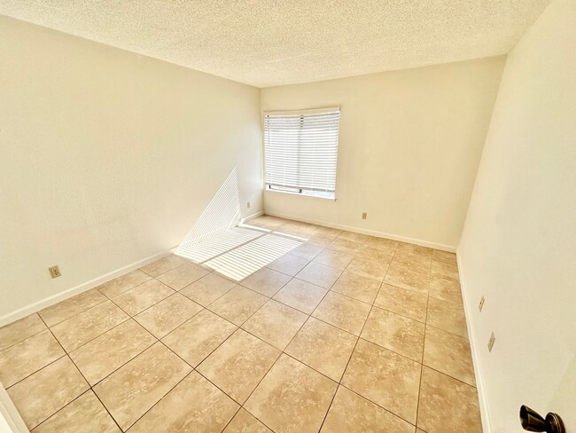 Building Photo - Charming 1 Bed 1 Bath in a gated community