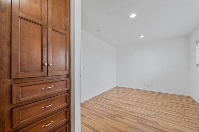 Building Photo - 3923 W 178th St