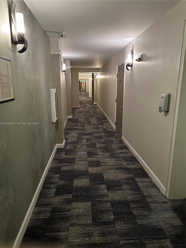 Building Photo - 533 NE 3rd Ave