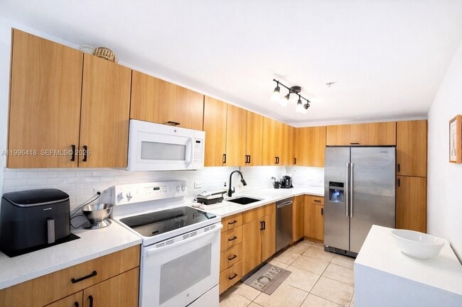 Building Photo - 7501 E Treasure Dr