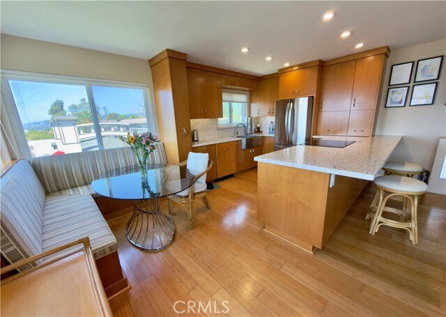 Building Photo - 240 Moss St