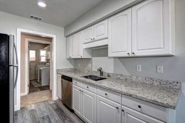 Building Photo - 5400-5402 Folsom Blvd