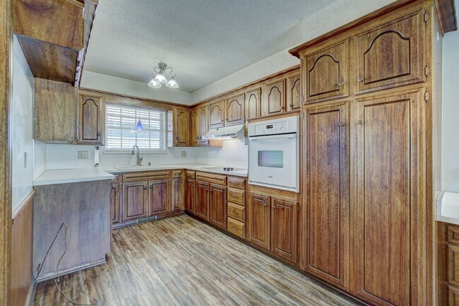 Building Photo - 3 Bed 2 Bath in Midwest City!