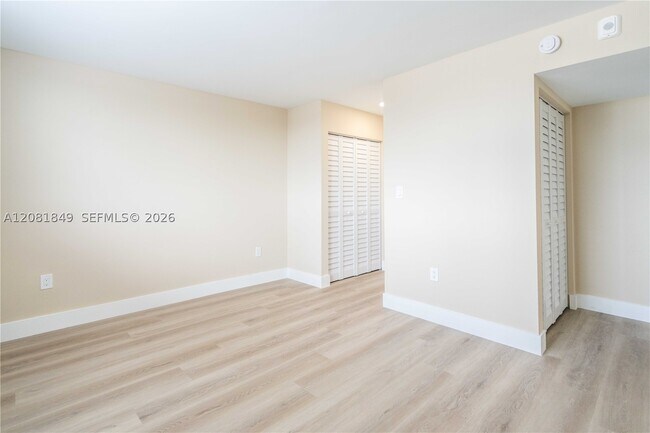 Building Photo - 6960 Rue Vendome